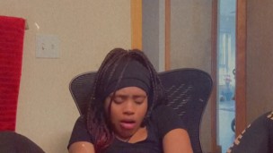Watch Pretty ebony use two toys & CUM HARD