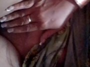 me masturbo en baño de un bar y  termino masturbándome en un taxi frente al chofer 2/16