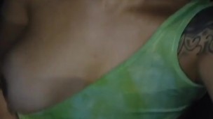 me masturbo en baño de un bar y termino masturbándome en un taxi frente al chofer