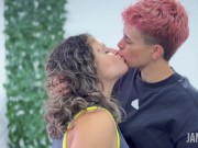 NO TENGO AMIGOS! Una desconocida me chupa las tetas en mi casa 9/16