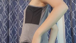 Experimentando um novo plug anal na minha bunda.