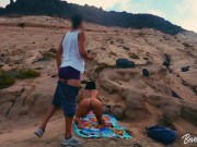 MILF in vacanza si masturba senza vergogna su una spiaggia pubblica e si scopa un turista 16/16