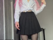 The student showed in which stockings she goes to university 1/16