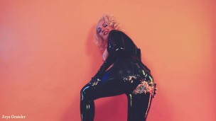 Hot Blonde Latex Kinky MILF