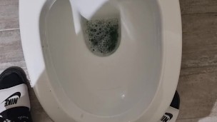 Pissing XL