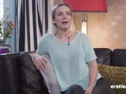 Ersties - Sandy's lustvolle Selbstbefriedigung mit Dildo 3/16