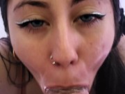 ¡Putita con cara de princesa quiere exprimir toda la lechita y se traga hasta la última gota!