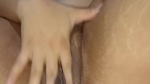 less than a minute I ejaculated my pussy,she is very horny🍌🍆🍑💦😋🤤