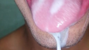 jugando con leche calientica en mi boca, tongue, saliva, lengua , sloopy, sucking, escupir fetish