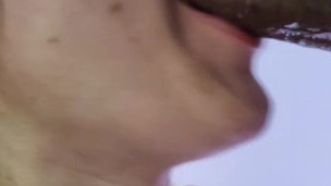 ¡Me meto toda su polla en mi boca y hago que toda la leche salga para tragarla!