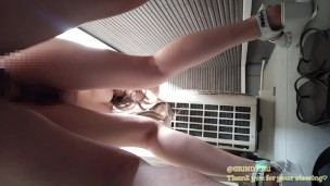 ベランダで開放的なセックスするギャル