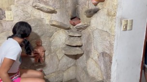 mi timida hermanastra masturbandose por primera vez y entro yo para follarla rico.