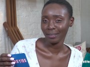 Ersties - Wir lernen die schöne Zaawaadi kennen und erleben heißen Solo-Sex 8/16