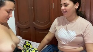 follo con mi amiga después de hacer tareas del colegio