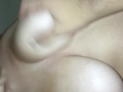 Estoy feliz de acariciar estas grandes tetas 9/16