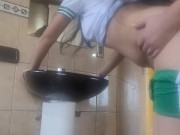 Estudiantes Se Quedan En El Baño Durante El Receso De La Clase De Ciencias 4/16