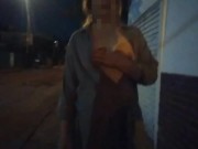 sexo en publico chica desnuda por la ciudad sin bragas le gusta que mirones la vean follar 9/16