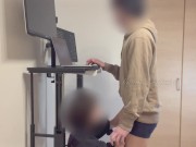 【こっそりフェラ抜き】仕事のミーティング中に痴女な彼女がいきなりフェラしてきて我慢できずに大量射精してしまった♡ 3/16