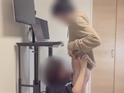 【こっそりフェラ抜き】仕事のミーティング中に痴女な彼女がいきなりフェラしてきて我慢できずに大量射精してしまった♡ 5/16