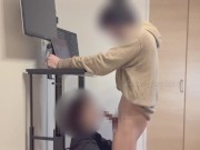 【こっそりフェラ抜き】仕事のミーティング中に痴女な彼女がいきなりフェラしてきて我慢できずに大量射精してしまった♡ 9/16