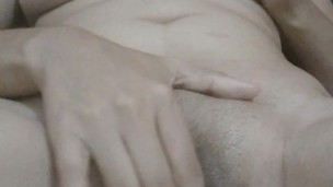 Jugando con mi vagina mojada ,metiendome los dedos hasta el fondo ,quiero ser tu putita