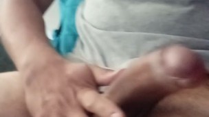 Me saco la polla y me saco todo el semen polla grande me masturbo