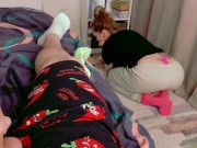 Пока мачеха собирала пазлы, я дрочил на её сладкую задницу 4/16