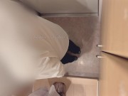 【玄関えっち】 えっちな下着を着た彼女に玄関で襲われてしまい、ドアを開けたままバックで生中出し♡ 1/16