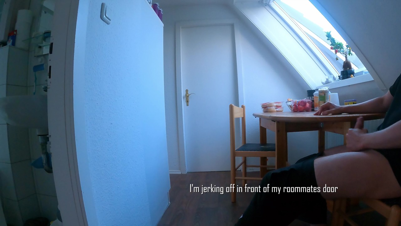 DICKFLASH in STUDENTS APARTMENT: a slutty college girl can't resist to finish me off - 無料セックスビデオ - RedTube