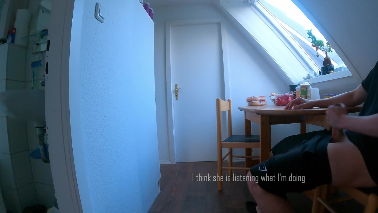 DICKFLASH in STUDENTS APARTMENT: a slutty college girl can't resist to finish me off - 無料セックスビデオ - RedTube