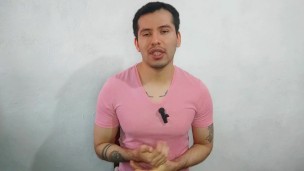 Jovencito de 22 años es penetrado por los 20cm del padre de su mejor amigo en una casa de encuentros