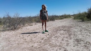 linda putita con minivestido y tacones se masturba desnuda en publico muy caliente