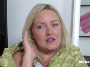 Ersties - Eventmanagerin Inge verwöhnt ihre rasierte Muschi 14/16