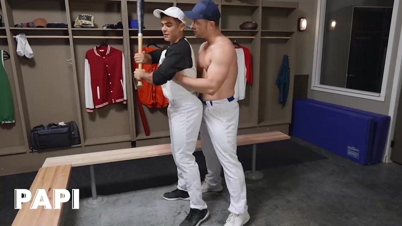 PAPI - Coach Johnny Donovan Checks His Best Player Damian Night's Ass Before The Big Game - 無料セックスビデオ - RedTube