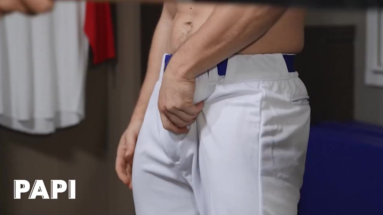 PAPI - Coach Johnny Donovan Checks His Best Player Damian Night's Ass Before The Big Game - 無料セックスビデオ - RedTube