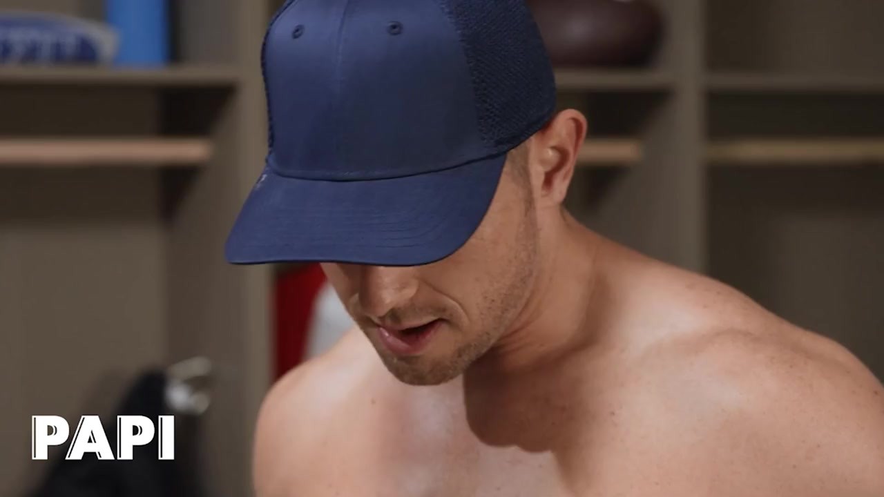 PAPI - Coach Johnny Donovan Checks His Best Player Damian Night's Ass Before The Big Game - 無料セックスビデオ - RedTube