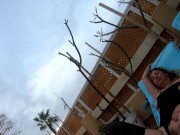 La pillo tocandose en la tumbona de la terraza, me uno a ella para terminar follando.