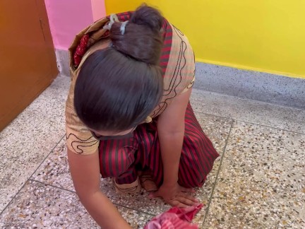 Malik Ne Apni Nokrani Ko Desi Style Me Kiya Chudai Desi Indian Sex With Dirty talk