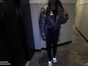 Je baise intensément la demi-soeur de mon ami dans la salle de bain pour un nouveau téléphone !!! 4/16