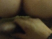 Hermanastra Argentina sigue aprendiendo a romperse la colita, cabalga su culito - Porno en Español