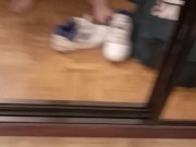 Una amiga me pidió, tras la fiesta, mostrarle cómo de duro me la puso en la discoteca.... 1/16