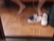 Una amiga me pidió, tras la fiesta, mostrarle cómo de duro me la puso en la discoteca.... 2/16