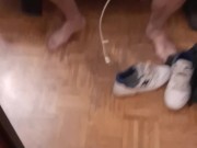 Una amiga me pidió, tras la fiesta, mostrarle cómo de duro me la puso en la discoteca.... 7/16