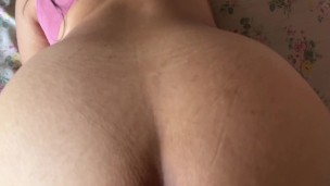 Madrastra caliente le gusta que le follen su culo gordo