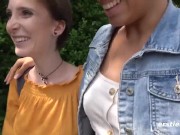 Ersties - Lina und Cataleya genießen ihre Exhibitionismus-Fantasien 3/16