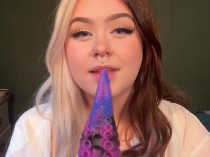 Curvy Alt Girl SUCKS AND FUCKS a Tentacle Dildo