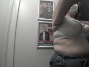 In the fitting room I try on T-shirts. 14/16