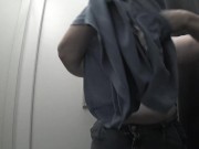 In the fitting room I try on T-shirts.