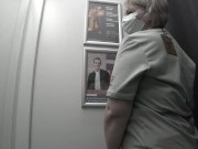 In the fitting room I try on T-shirts. 3/16