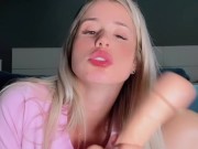 Loira  fantasiada de coelhinha brinca com brinquedinho 13/16